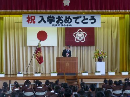 祝辞を述べる市長