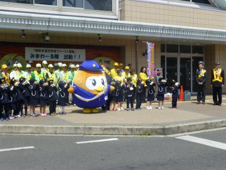 八日市駅前での啓発活動