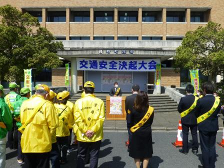 挨拶する市長