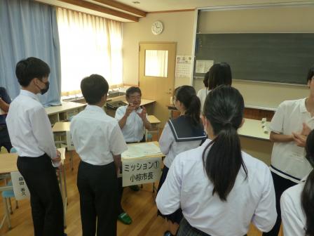 中学校生徒会交流会の様子