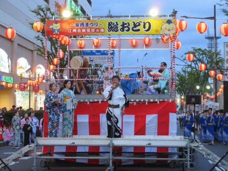 挨拶する市長