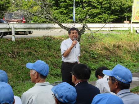 挨拶する市長