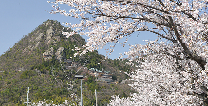 春の太郎坊宮